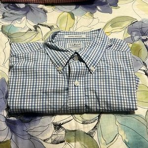 LL Bean Blue/White Short Sleeve Dress Shirt with Pocket, Wrinkle Resistant, L